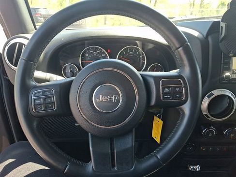 Used 2017 Jeep Wrangler Unlimited Sahara w/ Connectivity Group AWD/4WD image 31