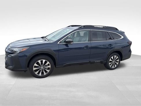 Used 2025 Subaru Outback Limited image 2