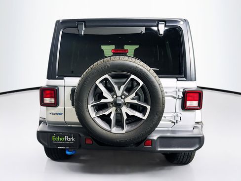 Used 2024 Jeep Wrangler Sport S image 7