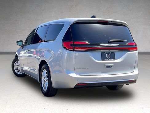 Used 2024 Chrysler Pacifica Touring-L FWD image 31