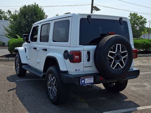 Used 2025 Jeep Wrangler Unlimited Sahara AWD/4WD image 9