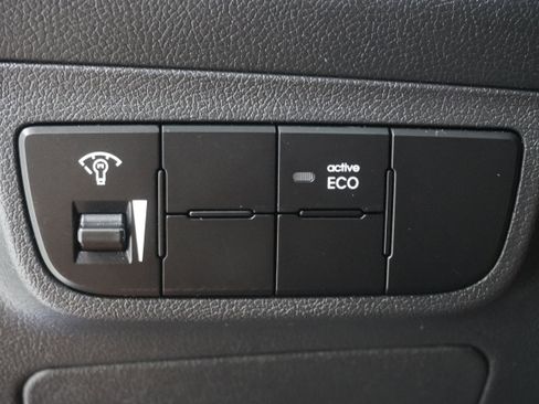 Used 2013 Hyundai Veloster Turbo image 19