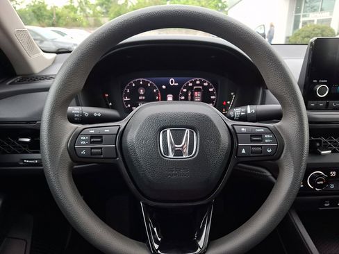 Used 2025 Honda Accord SE image 19