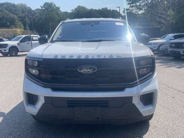 Used 2025 Ford Expedition Max Active RWD image 2