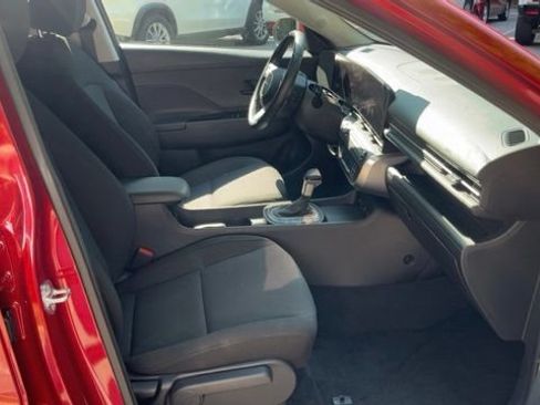 Used 2025 Hyundai Kona SEL FWD image 11