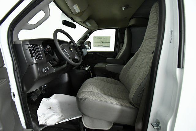 New 2025 Chevrolet Express 3500 Extended RWD image 5