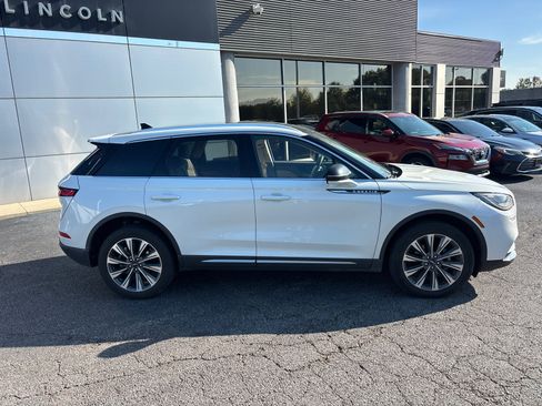 Used 2022 Lincoln Corsair Reserve w/ Elements Package FWD image 8