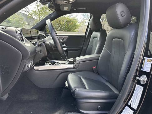 Used 2023 Mercedes-Benz GLB 250 4MATIC image 15