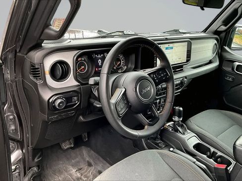 Used 2024 Jeep Wrangler Unlimited Sport AWD/4WD image 2