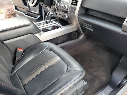 Used 2019 Ford F150 Platinum w/ Equipment Group 701A Luxury AWD/4WD image 12