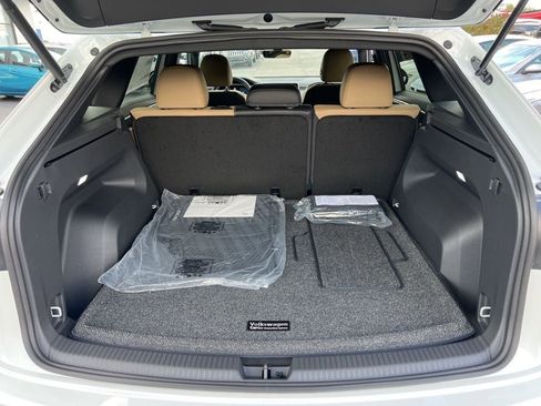 New 2026 Volkswagen Atlas Cross Sport SE FWD image 13