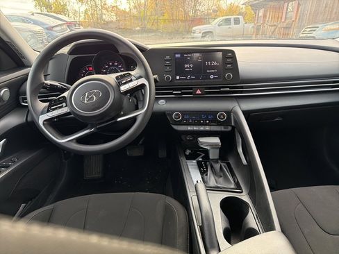 Certified 2022 Hyundai Elantra SEL image 16