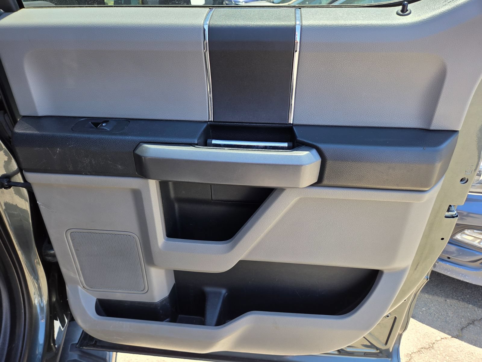 Used 2015 Ford F150 XLT AWD/4WD image 11