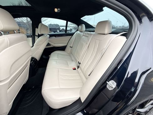 Used 2021 BMW M550i xDrive image 25