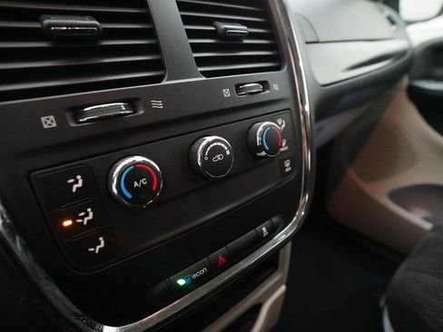 Used 2013 Dodge Grand Caravan American Value Package image 19