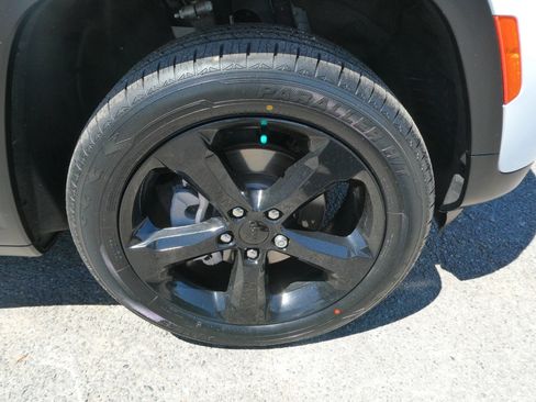 Used 2023 Jeep Grand Cherokee Altitude AWD/4WD image 33