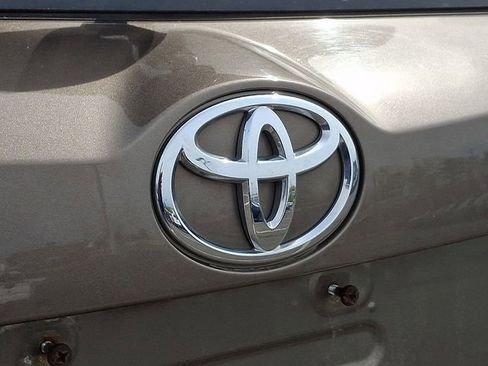Used 2013 Toyota RAV4 LE AWD/4WD image 34