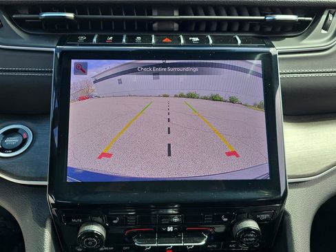 Used 2025 Jeep Grand Cherokee Limited w/ Trailer Tow Package AWD/4WD image 23