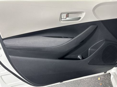 Used 2020 Toyota Corolla L image 32