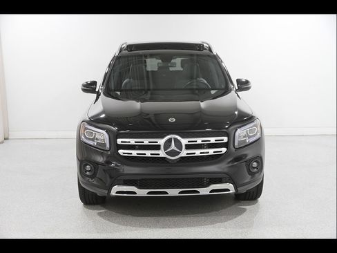 Used 2020 Mercedes-Benz GLB 250 4MATIC image 2