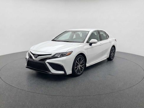 Used 2024 Toyota Camry SE w/ Cold Weather Package AWD/4WD image 1