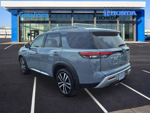 Used 2025 Nissan Pathfinder Platinum w/ Cargo Package image 3