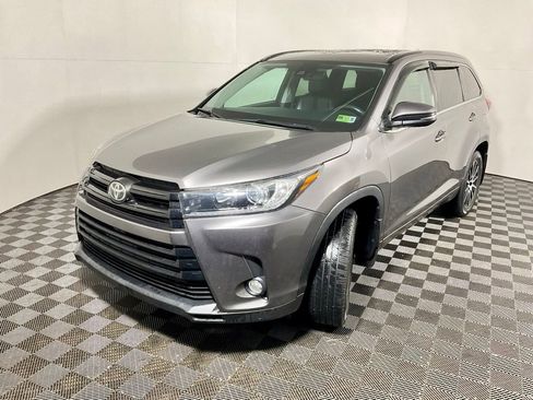 Used 2017 Toyota Highlander SE AWD/4WD image 12