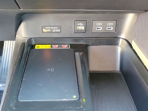 Used 2025 Toyota Camry LE image 30