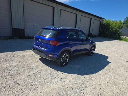 Used 2025 Hyundai Venue SEL FWD image 3