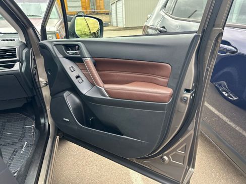 Used 2017 Subaru Forester 2.5i Touring AWD/4WD image 38