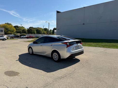 Used 2021 Toyota Prius LE image 5