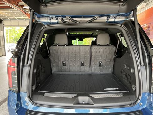 New 2026 Chevrolet Suburban High Country AWD/4WD image 8