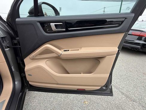 Used 2019 Porsche Cayenne image 29