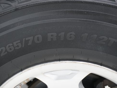 Used 2004 Chevrolet Suburban LS image 18