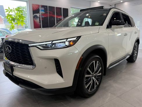 Used 2023 INFINITI QX60 Sensory w/ Vision Package AWD/4WD image 3