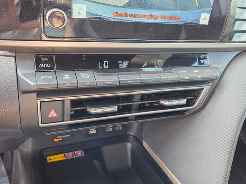 Used 2025 Toyota Camry SE image 22