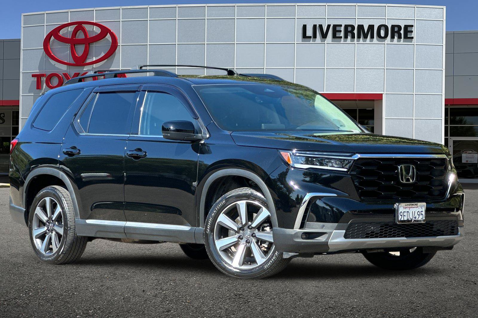 Used 2023 Honda Pilot Touring image 2
