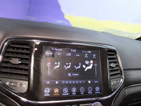 Used 2021 Jeep Grand Cherokee Limited image 13