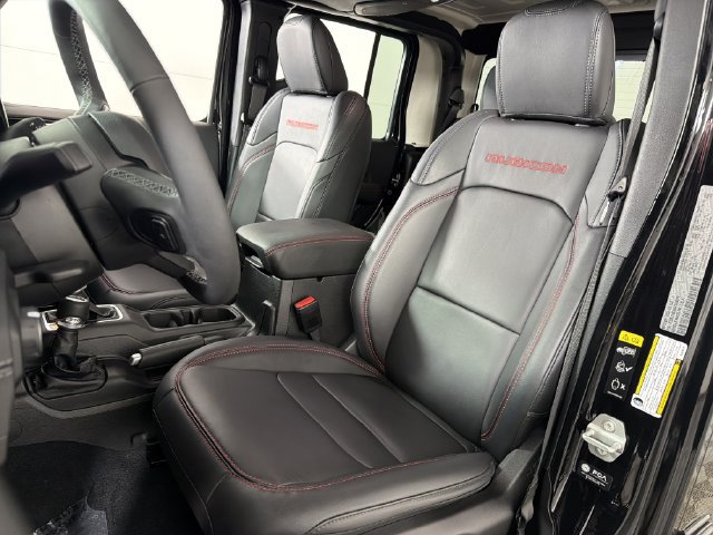 Used 2025 Jeep Gladiator Rubicon w/ Convenience Group AWD/4WD image 18