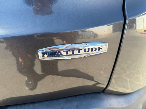 Used 2020 Jeep Renegade Latitude w/ Popular Equipment Group FWD image 31