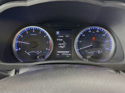 Used 2019 Toyota Highlander Plus AWD/4WD image 12
