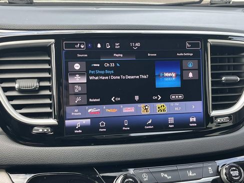 Used 2024 Chrysler Pacifica Touring-L image 13