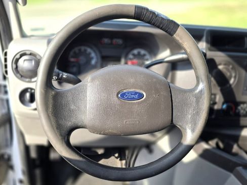 Used 2014 Ford E-150 and Econoline 150 image 21