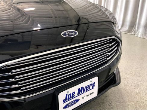 Used 2018 Ford Fusion Titanium FWD image 7
