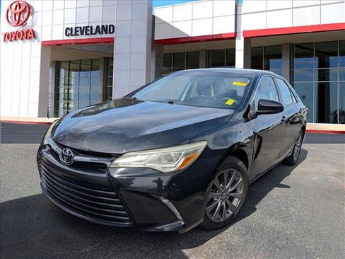 Used 2015 Toyota Camry XLE image 3