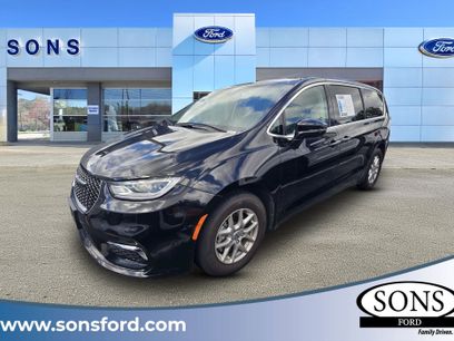 Used 2024 Chrysler Pacifica Touring-L