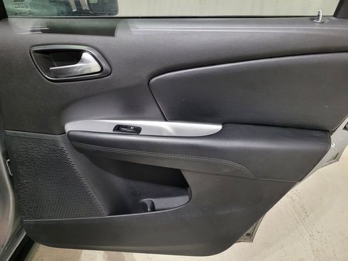 Used 2020 Dodge Journey SE image 46