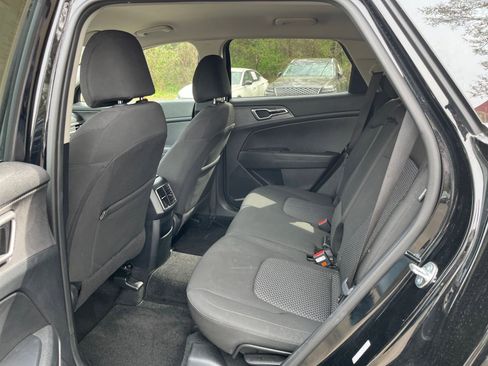 Used 2025 Kia Sportage LX image 24