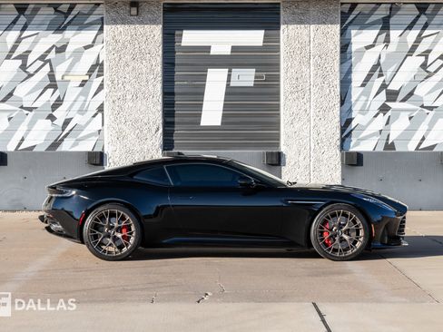 Used 2024 Aston Martin DB12 Coupe image 17