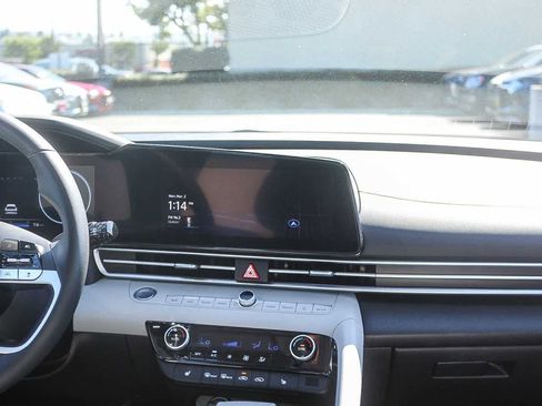 Used 2025 Hyundai Elantra Limited image 18